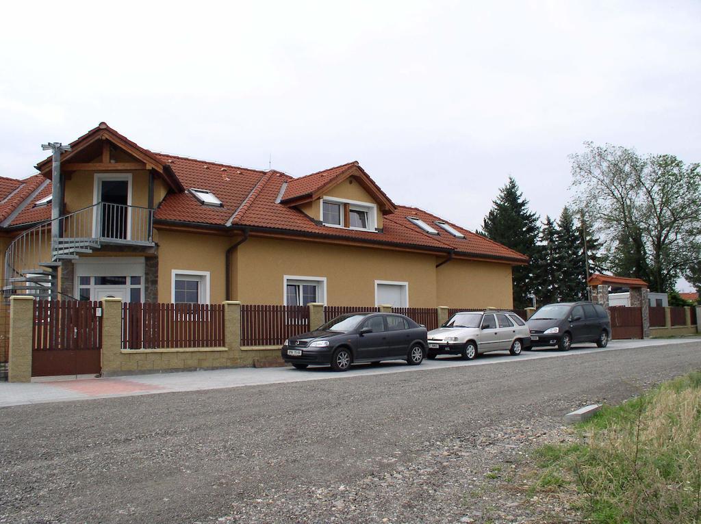 Penzion Rozkos Průhonice Exterior foto