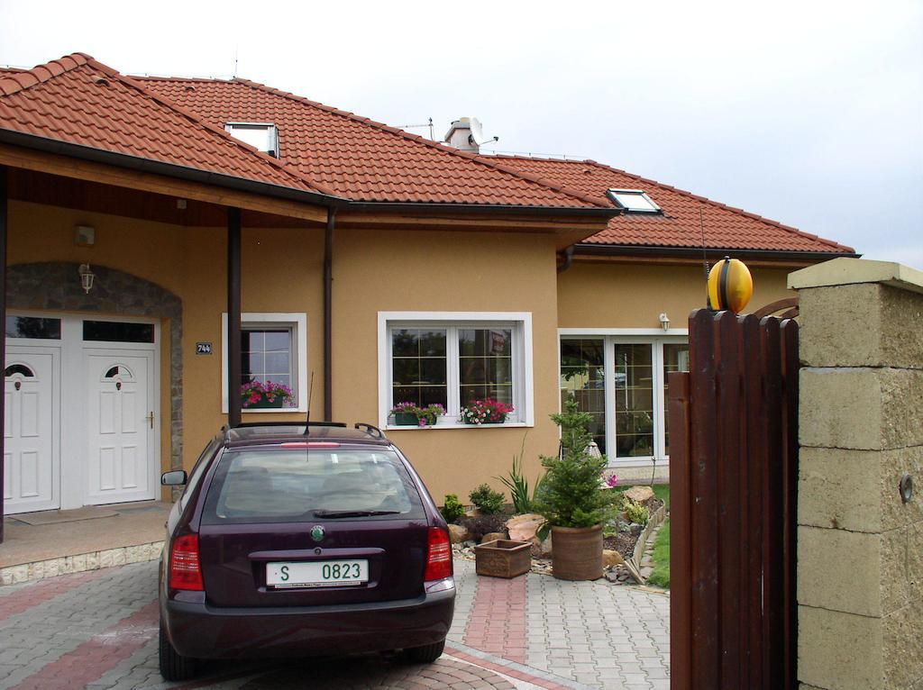 Penzion Rozkos Průhonice Exterior foto