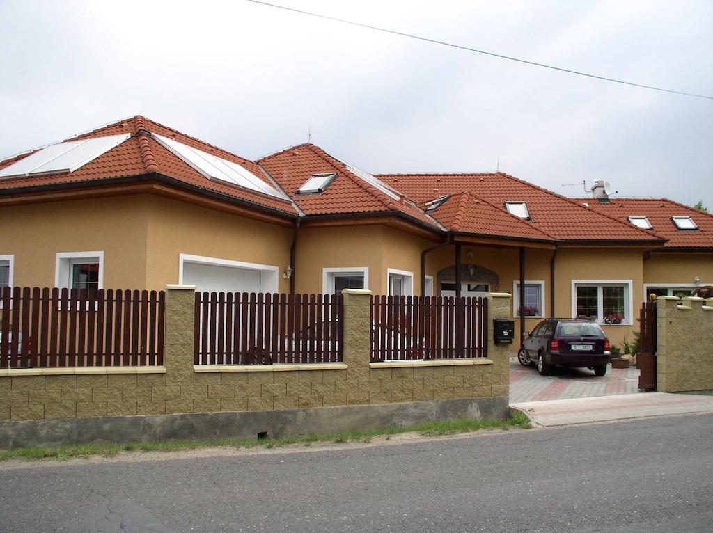 Penzion Rozkos Průhonice Exterior foto
